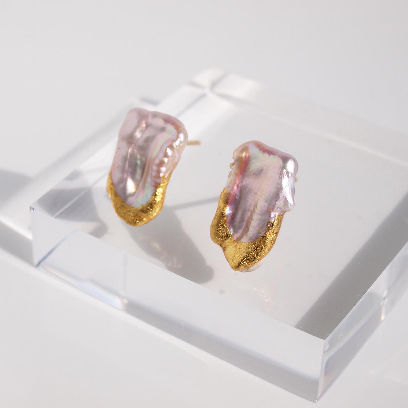 みずみずしい照り　金箔とピンクバロックパールのピアス　ユニーク形状のパール　アレルギーフリー | 9枚目