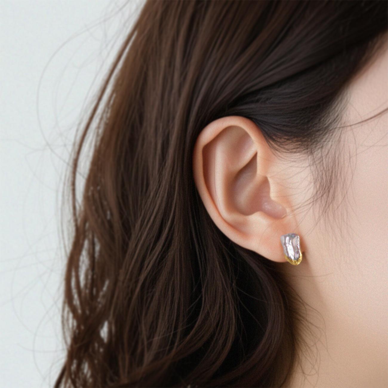 みずみずしい照り　金箔とピンクバロックパールのイヤリング　ユニーク形状のパール | 6枚目