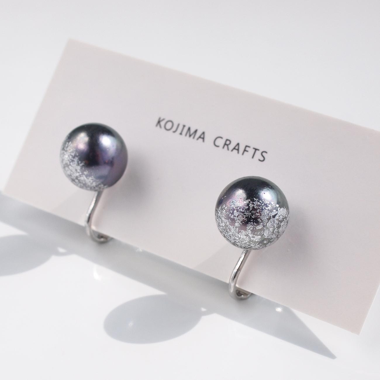 夜空の煌めきイヤリング【10mm】　ピーコックパール×アルミ箔のイヤリング | 2枚目