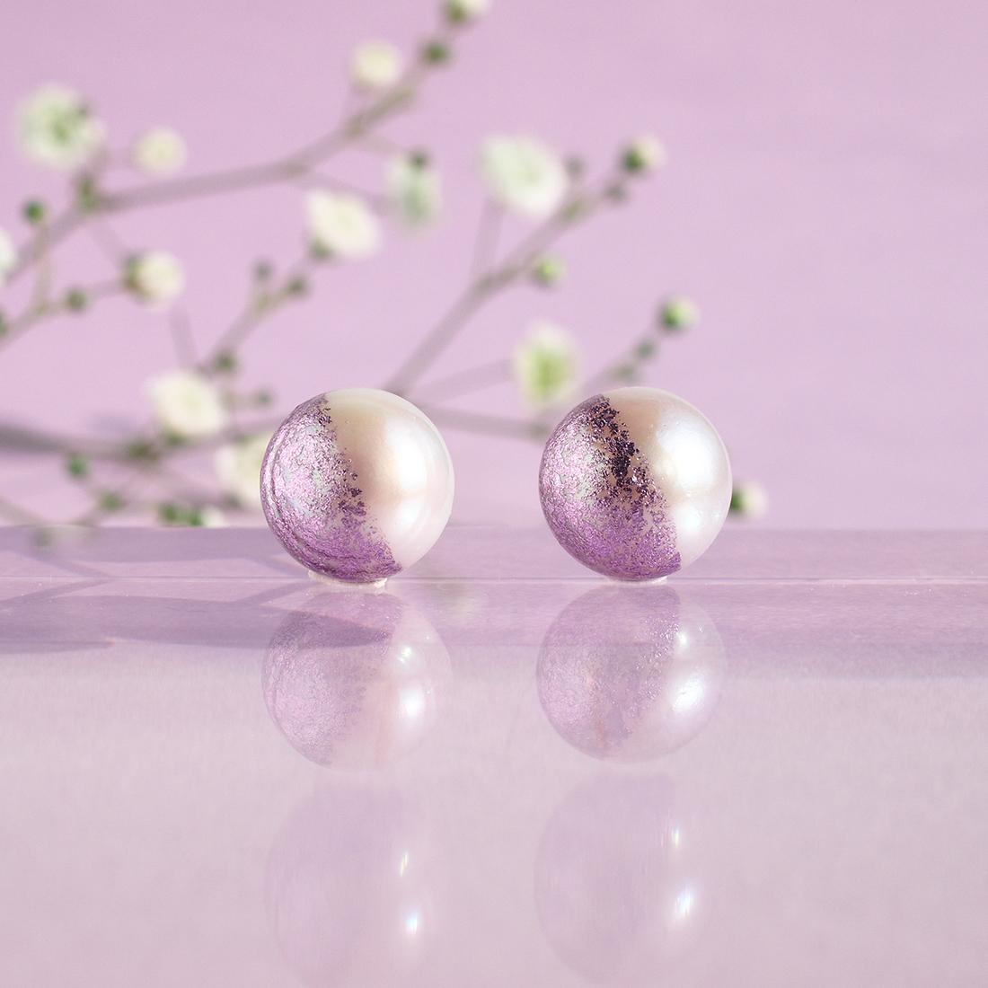 藤パープル＆ホワイト　パープル箔と淡水パールのツートンカラーピアス　スタッドピアス　アレルギーフリー