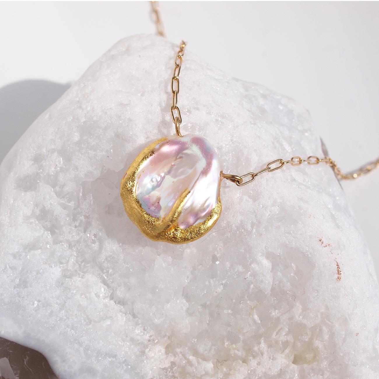 《1点物》[01] 個性豊かなパール　金箔と大粒ケシパールのネックレス　淡水パール　アレルギーフリー　42-50cm