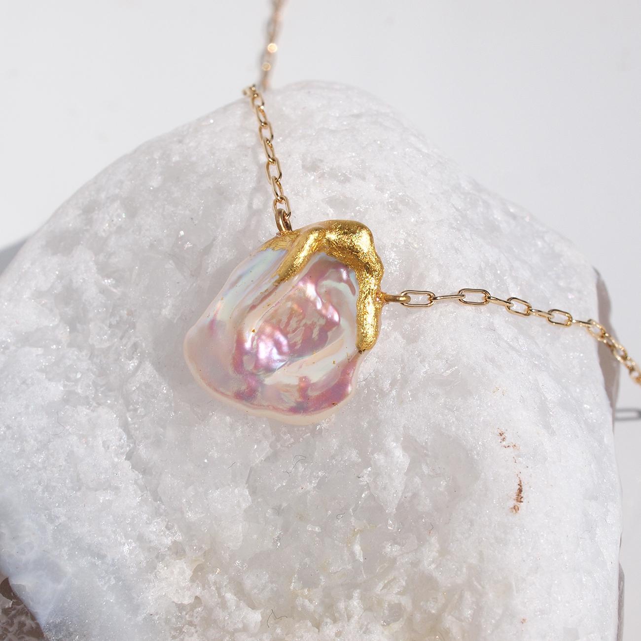 《1点物》[02] 個性豊かなパール　金箔と大粒ケシパールのネックレス　淡水パール　アレルギーフリー　42-50cm