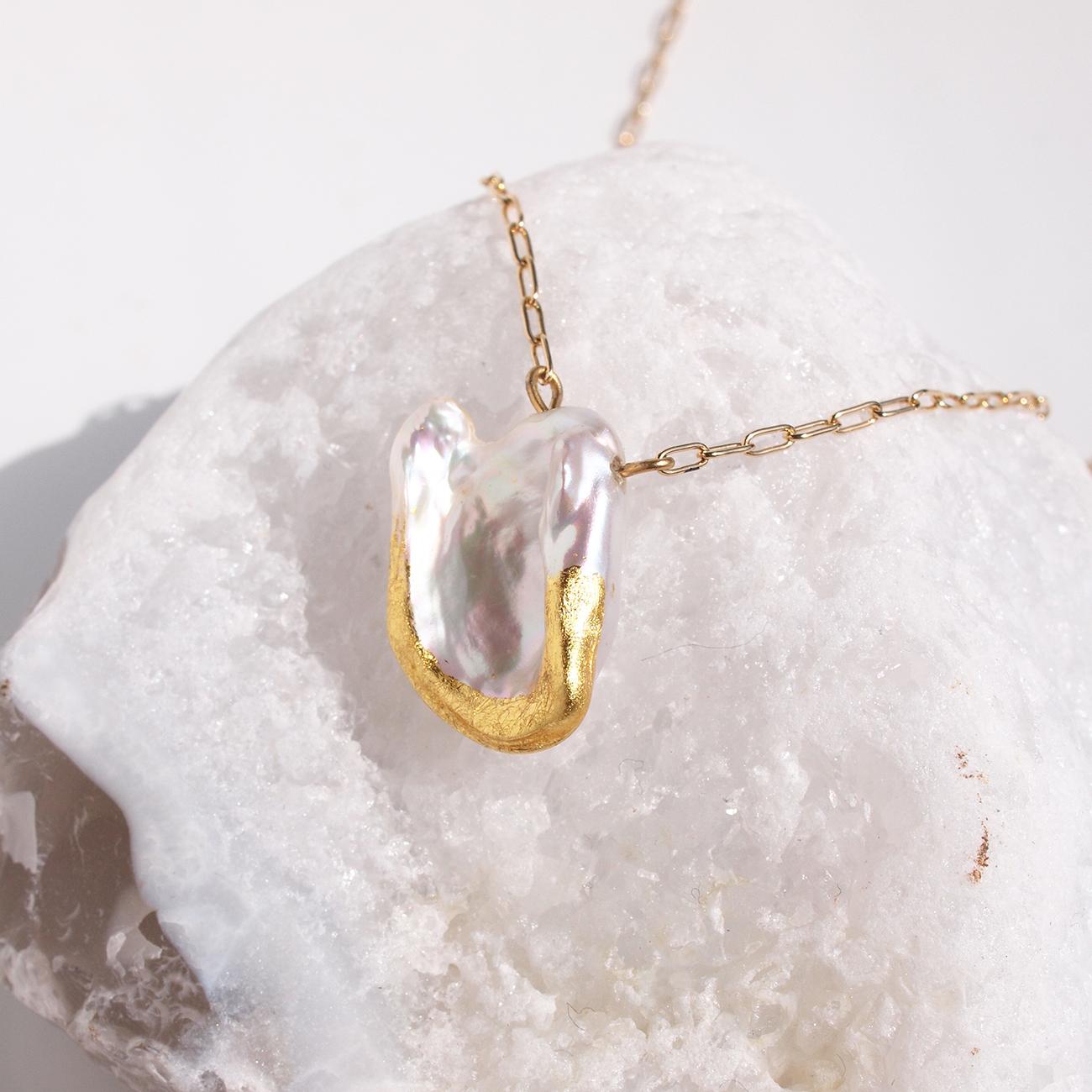 《1点物》[03] 個性豊かなパール　金箔と大粒ケシパールのネックレス　淡水パール　アレルギーフリー　42-50cm