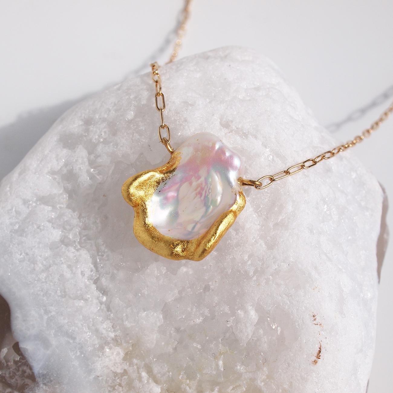 《1点物》[04] 個性豊かなパール　金箔と大粒ケシパールのネックレス　淡水パール　アレルギーフリー　42-50cm