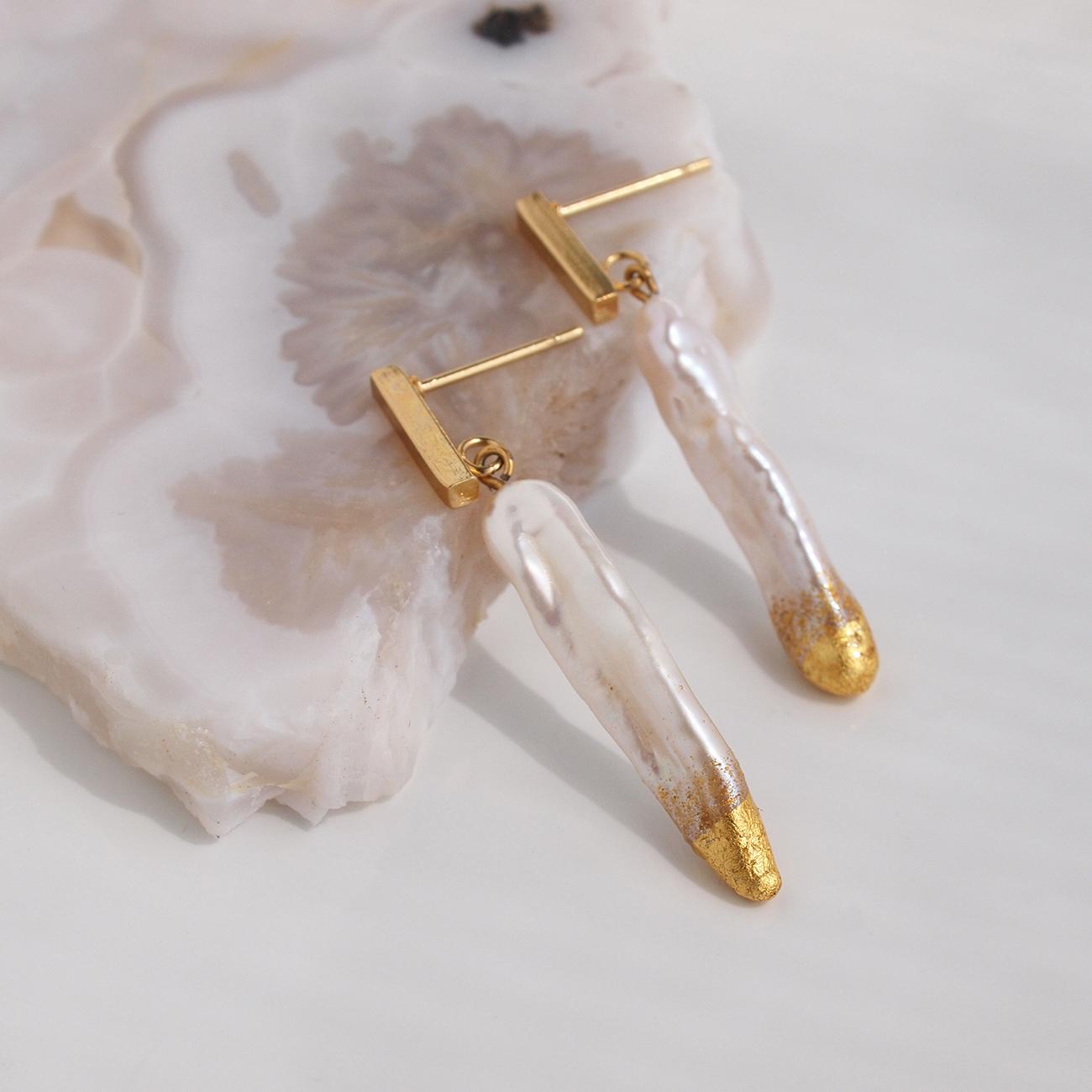 【希少・限定数】スティックパール×金箔の揺れるロングピアス 個性的なバロックパール ステンレス18kgp | 3枚目